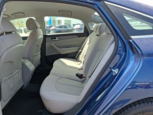 Used 2015 Hyundai Sonata SE w/ Option Group 09 FWD image 10