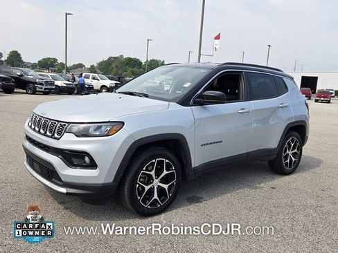 Used 2024 Jeep Compass Limited AWD/4WD image 3