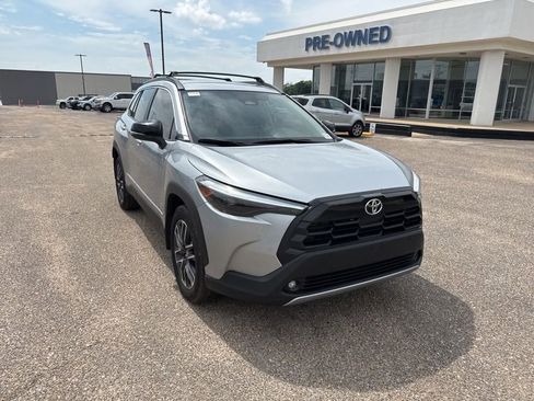 Used 2026 Toyota Corolla Cross XLE FWD image 2