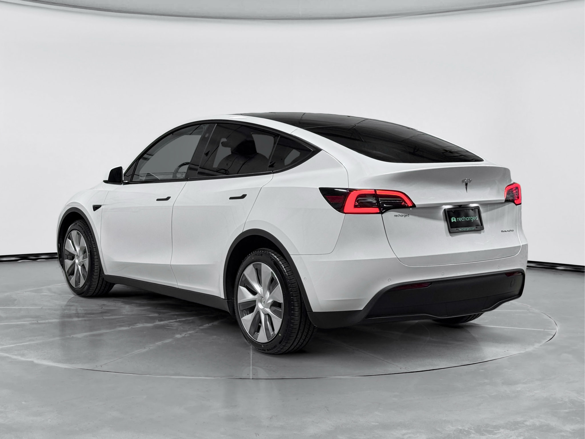 Used 2022 Tesla Model Y Long Range AWD/4WD image 2