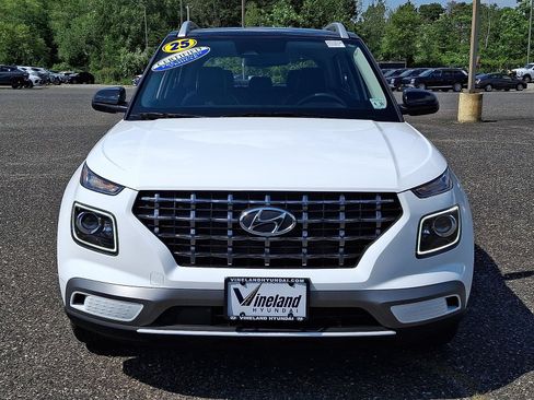 Certified 2025 Hyundai Venue Limited FWD image 16