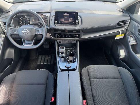 Used 2025 Nissan Rogue S image 10
