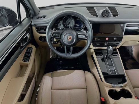 Certified 2025 Porsche Macan image 25