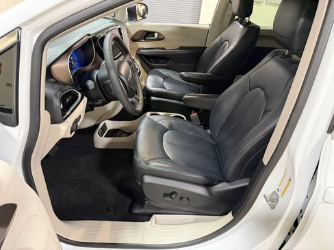 Used 2022 Chrysler Voyager LX w/ Fleet Security Group FWD image 40