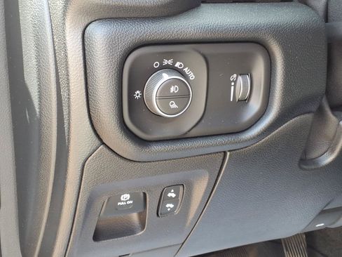 Used 2021 RAM 1500 Big Horn AWD/4WD image 16