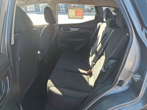 Used 2021 Nissan Rogue Sport S image 10