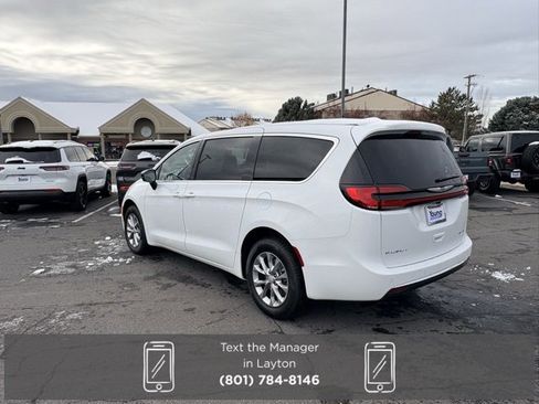 New 2026 Chrysler Pacifica Limited image 8