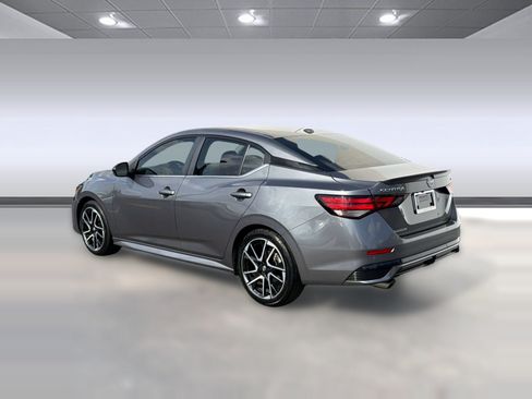 Used 2025 Nissan Sentra SR FWD image 3