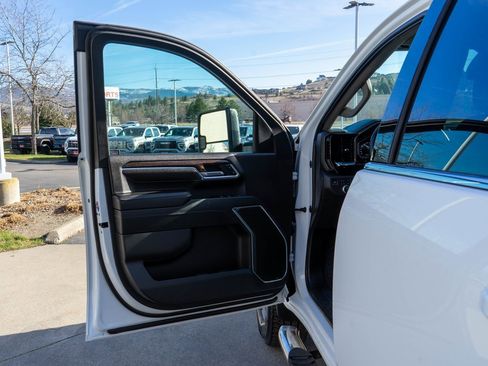 Used 2024 GMC Sierra 2500 SLE w/ Preferred Package image 15