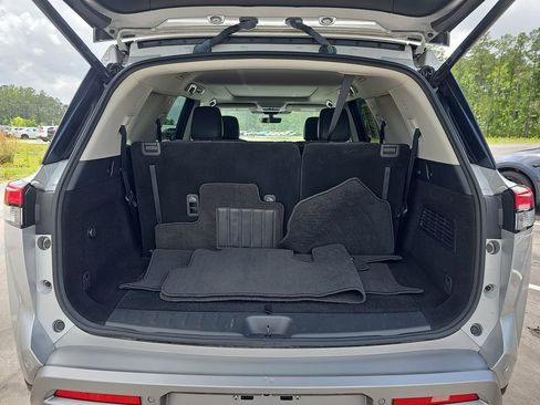 Used 2023 Nissan Pathfinder SL w/ SL Premium Package FWD image 17