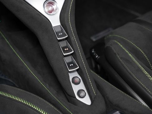 Used 2024 McLaren 750S Spider RWD image 43