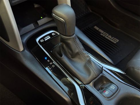 Certified 2024 Toyota Corolla Cross XSE image 24