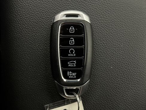 Used 2023 Hyundai Elantra Limited FWD image 10