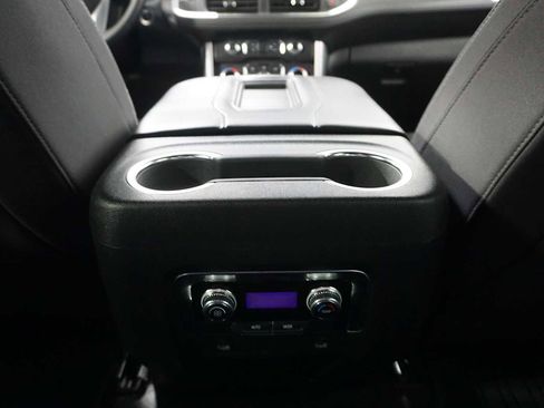 Used 2024 GMC Yukon XL SLE image 18