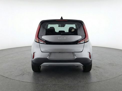 Used 2025 Kia Soul LX w/ LX Technology Package FWD image 7