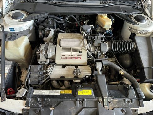 Used 1990 Buick Reatta Convertible image 3