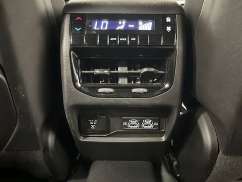 Used 2024 Jeep Grand Cherokee L Laredo image 32