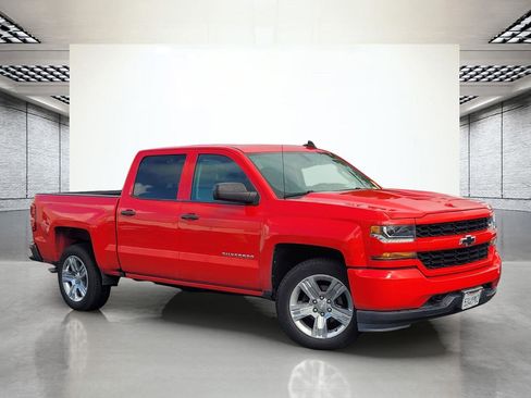 Used 2018 Chevrolet Silverado 1500 Custom w/ Custom Value Package RWD image 2