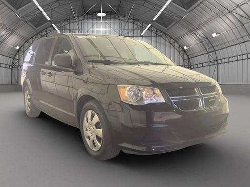 Used 2018 Dodge Grand Caravan SE w/ UConnect Hands-Free Group FWD image 4