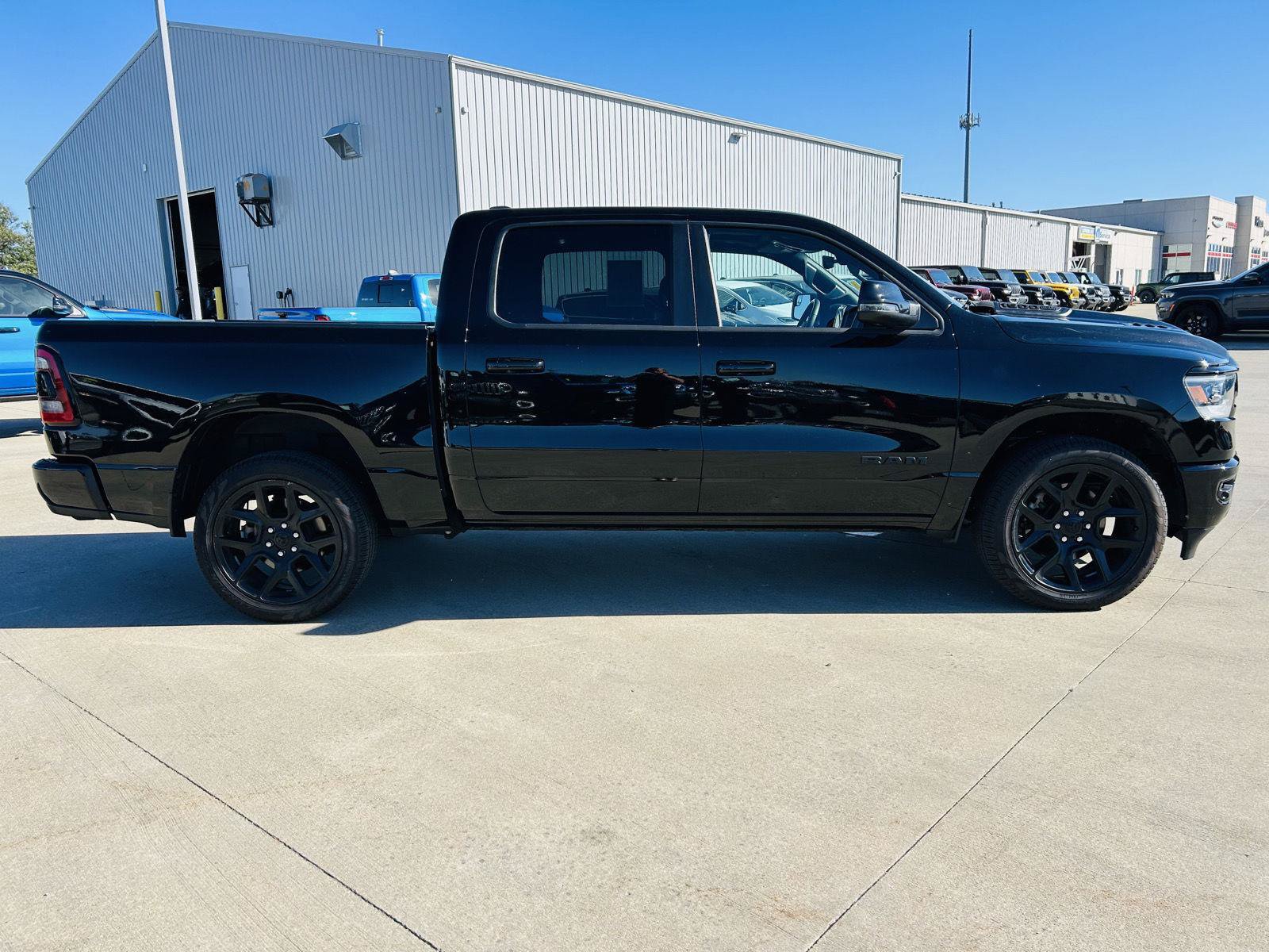 Used 2023 RAM 1500 Laramie AWD/4WD image 40