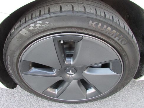 Used 2021 Tesla Model 3 Standard Range Plus image 42