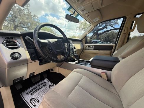 Used 2017 Ford Expedition XLT image 8