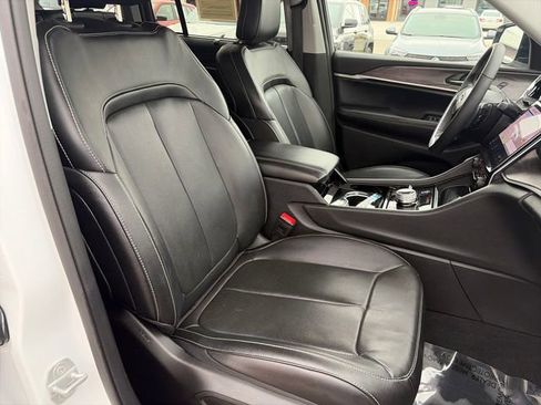 Used 2022 Jeep Grand Cherokee Limited 4xe w/ Luxury Tech Group II AWD/4WD image 40