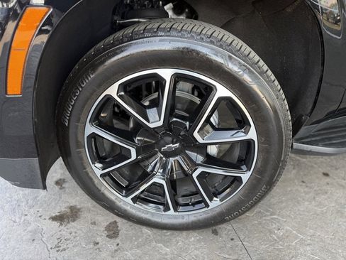 Used 2025 Chevrolet Suburban RST image 5