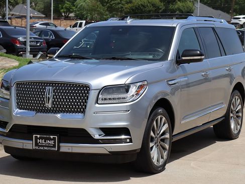 Used 2020 Lincoln Navigator Reserve w/ Luxury Package image 4