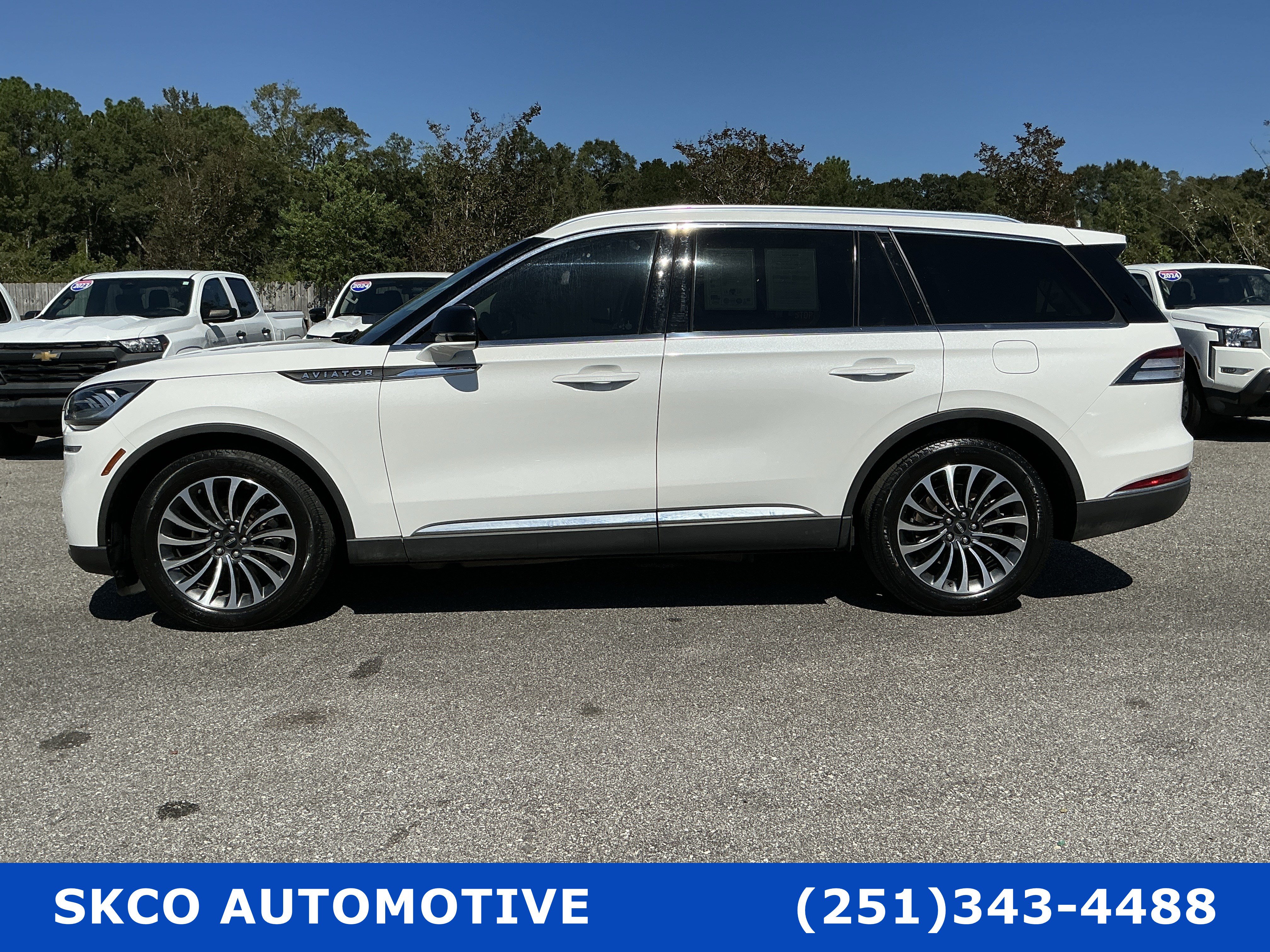 Used 2023 Lincoln Aviator 2WD w/ Premium Package image 2