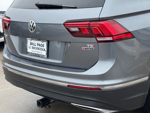 Used 2018 Volkswagen Tiguan SEL AWD/4WD image 7