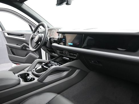 New 2025 Porsche Cayenne image 20