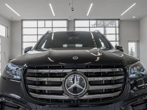 Certified 2025 Mercedes-Benz GLS 450 4MATIC w/ AMG Line Exterior image 23