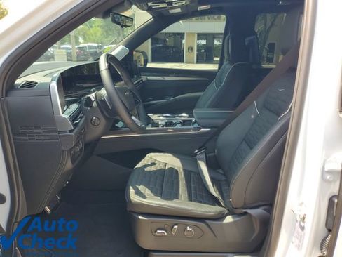 Certified 2026 Cadillac Escalade V w/ LPO, ONYX Package AWD/4WD image 20