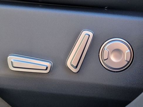 New 2026 Lincoln Nautilus Premier image 4