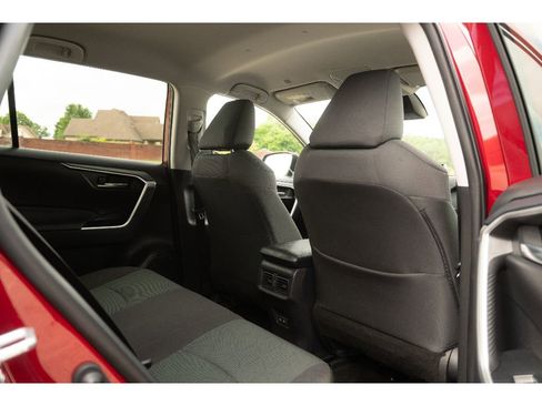 Used 2025 Toyota RAV4 XLE AWD/4WD image 13