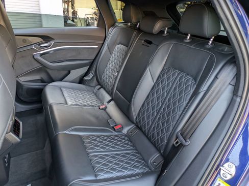 Used 2022 Audi e-tron S Premium Plus AWD/4WD image 30