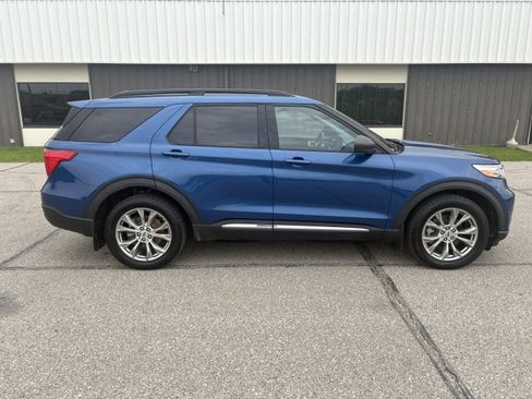 Used 2020 Ford Explorer XLT w/ Equipment Group 202A AWD/4WD image 4