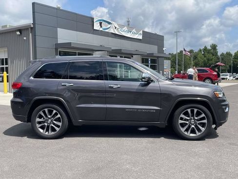Used 2018 Jeep Grand Cherokee Overland AWD/4WD image 3