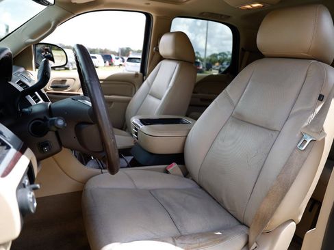 Used 2012 Cadillac Escalade Luxury image 6