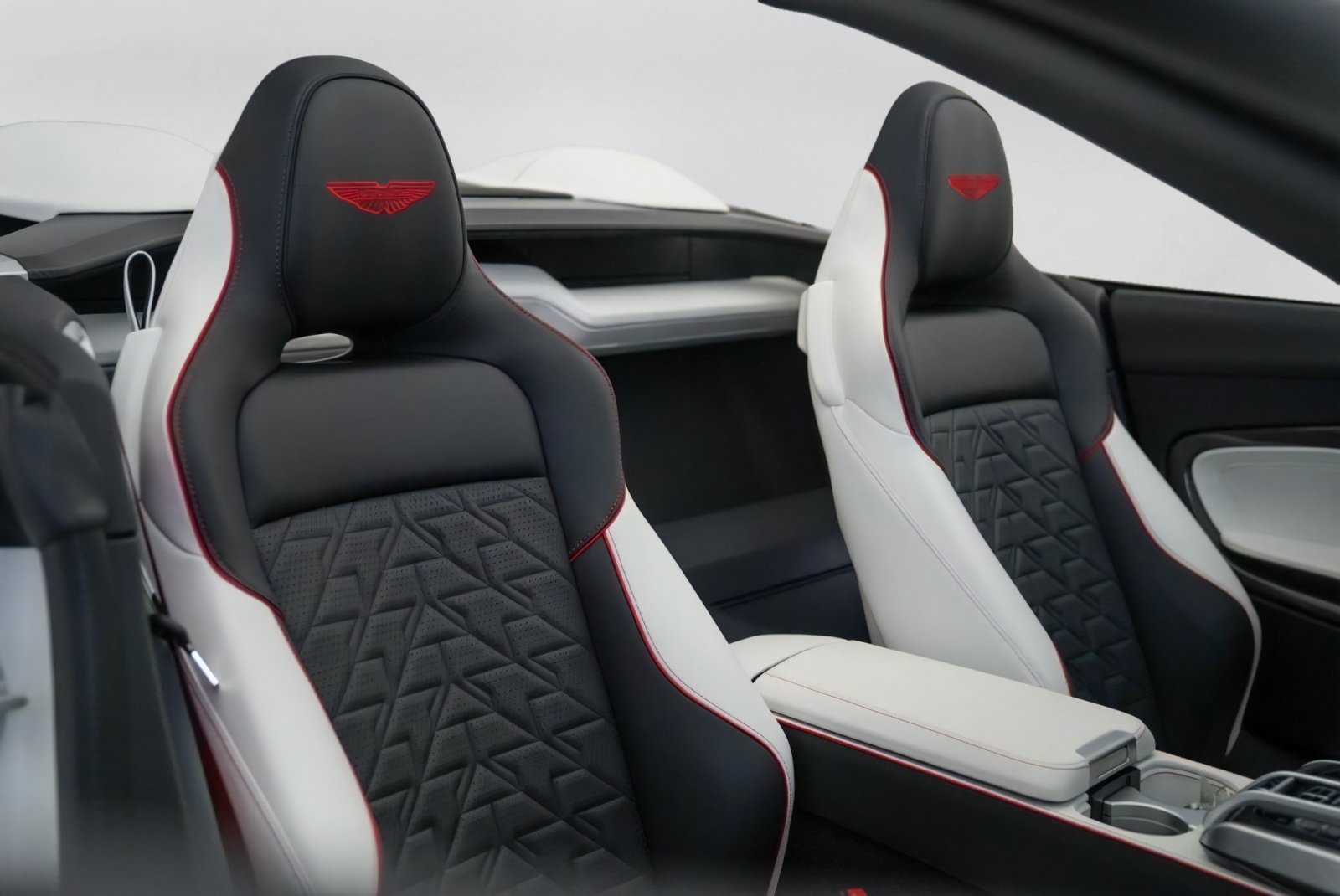 New 2026 Aston Martin Vanquish Convertible RWD image 34