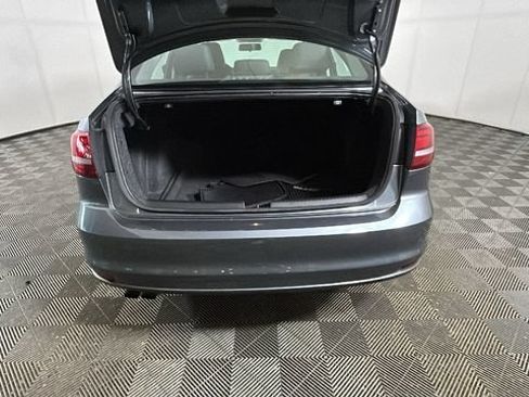 Used 2017 Volkswagen Jetta SE FWD image 26