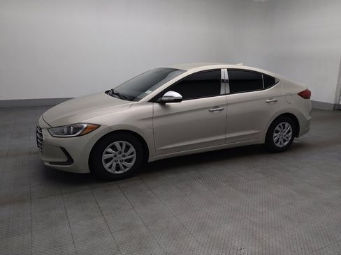 Used 2017 Hyundai Elantra SE FWD image 2