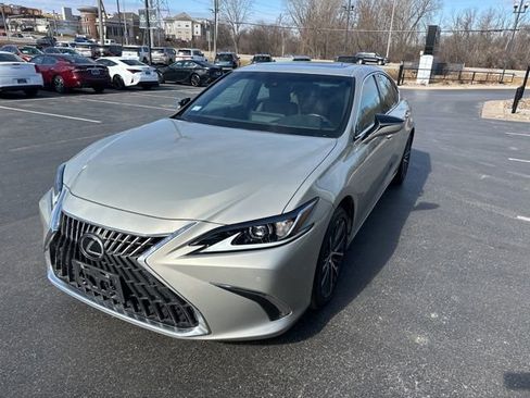 Used 2023 Lexus ES 350 w/ Premium Package image 2
