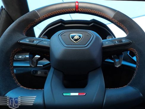 Used 2024 Lamborghini Urus Performante AWD/4WD image 40