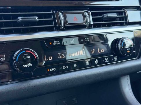 Used 2025 Nissan Pathfinder SV AWD/4WD image 21