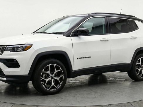 Used 2025 Jeep Compass Limited AWD/4WD image 3