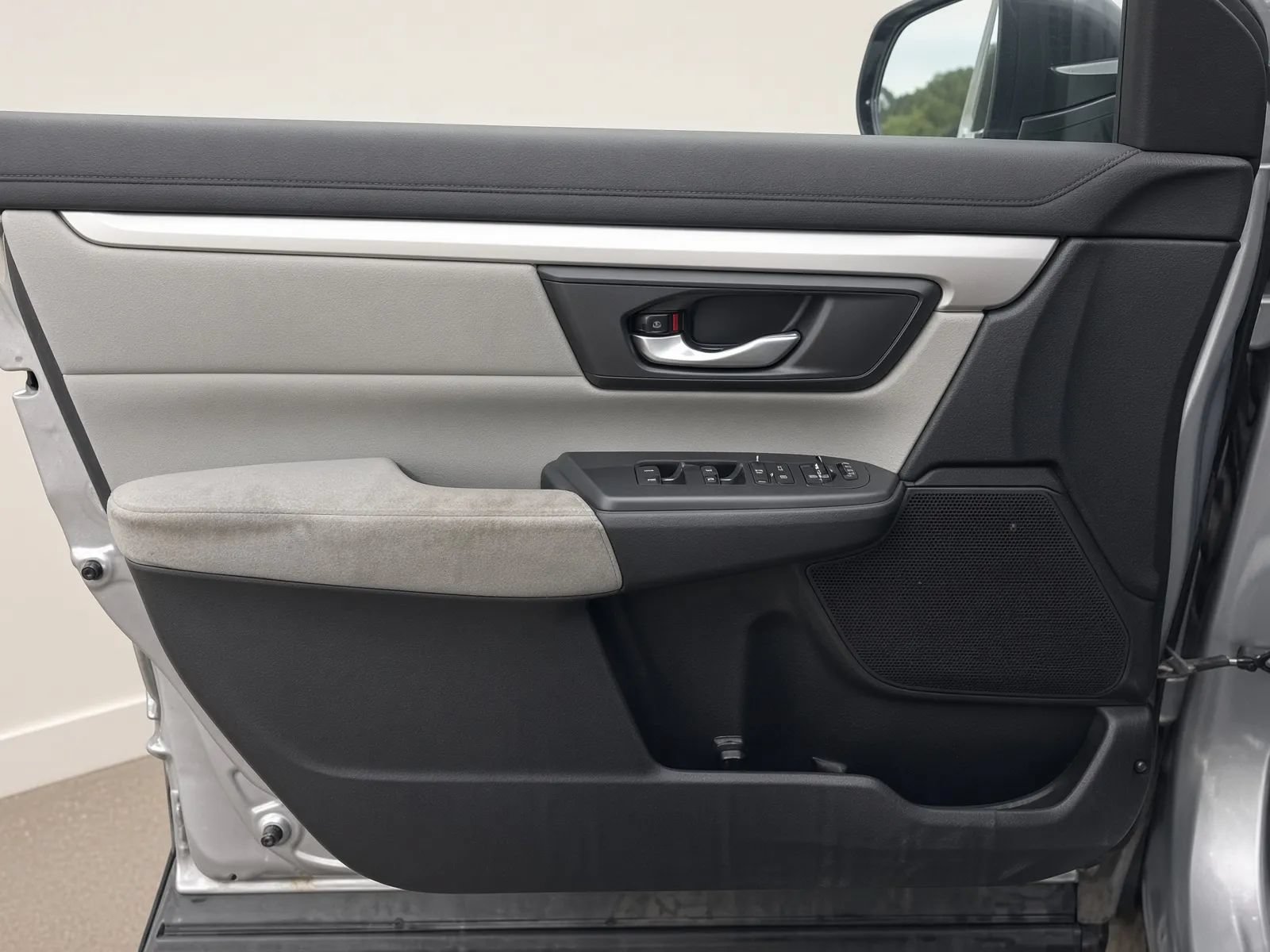 Used 2017 Honda CR-V LX image 12