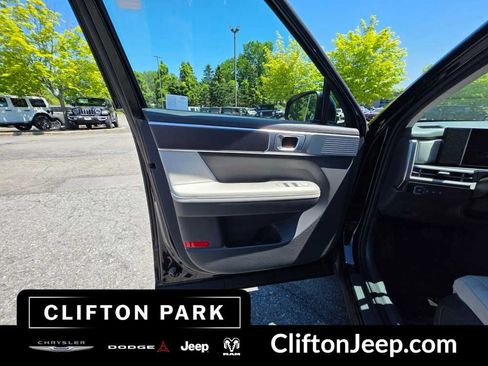 Used 2024 Hyundai Santa Fe SEL AWD/4WD image 9