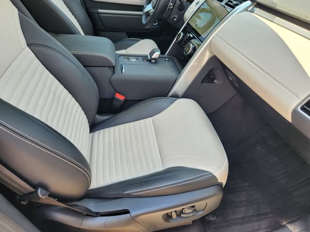 Used 2025 Land Rover Discovery Dynamic SE AWD/4WD image 9